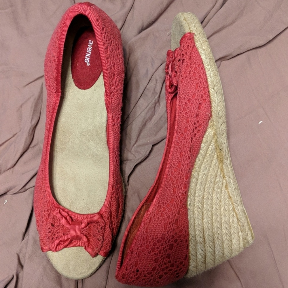 Red peeptoe wedges